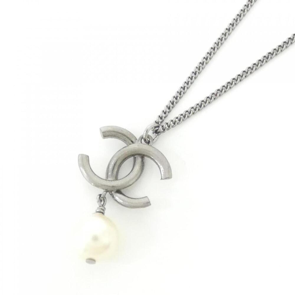 CHANEL White Necklace - Picture 3 of 6